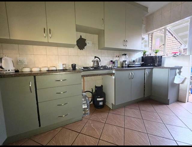 3 BEDROOM TOWNHOUSE FOR SALE IN ALBEMARLE EXT 2